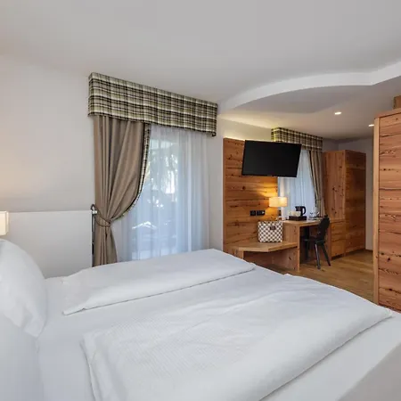 Hotel Ravelli Luxury Spa Mezzana  Exterior photo