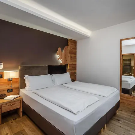 Hotel Ravelli Luxury Spa Mezzana  Exterior photo