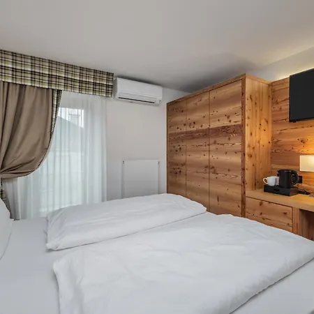 Hotel Ravelli Luxury Spa Mezzana  Exterior photo