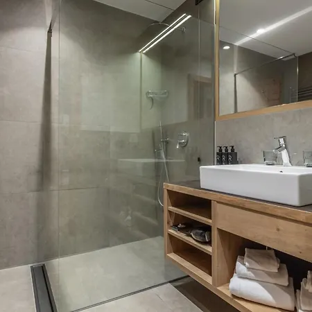 Hotel Ravelli Luxury Spa Mezzana  Exterior photo