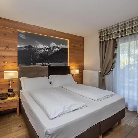 Hotel Ravelli Luxury Spa Mezzana  Exterior photo