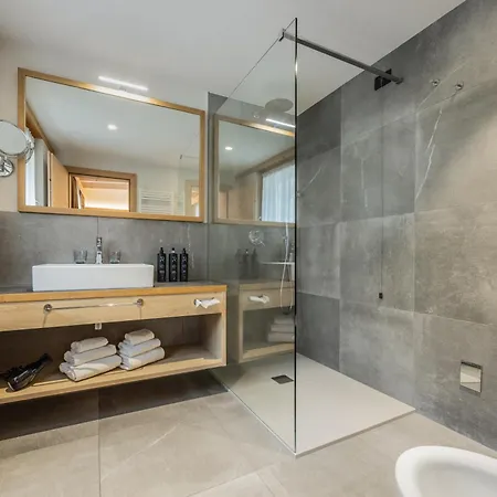 Hotel Ravelli Luxury Spa Mezzana  Exterior photo