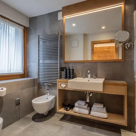 Hotel Ravelli Luxury Spa Mezzana  Exterior photo