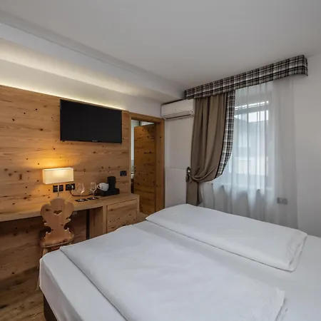 Hotel Ravelli Luxury Spa Mezzana  Exterior photo