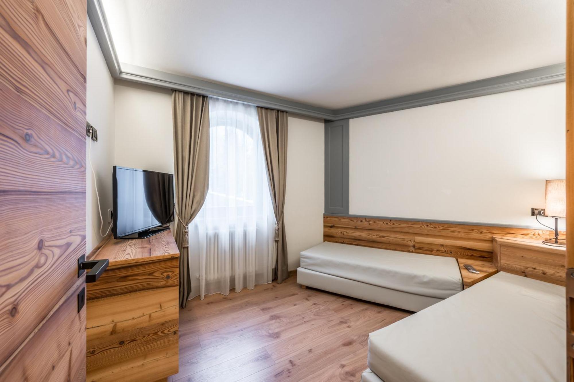 Ravelli Luxury Hotel