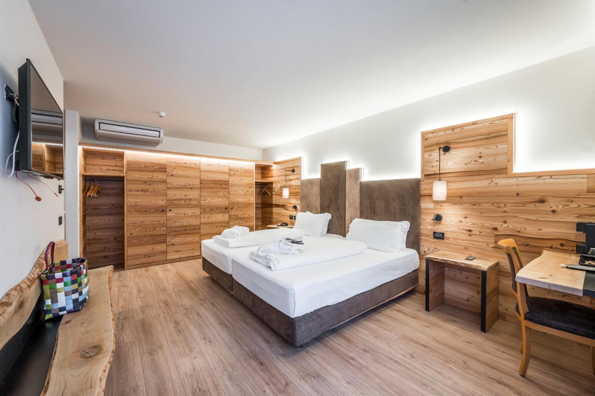 Ravelli Luxury Hotel 4*