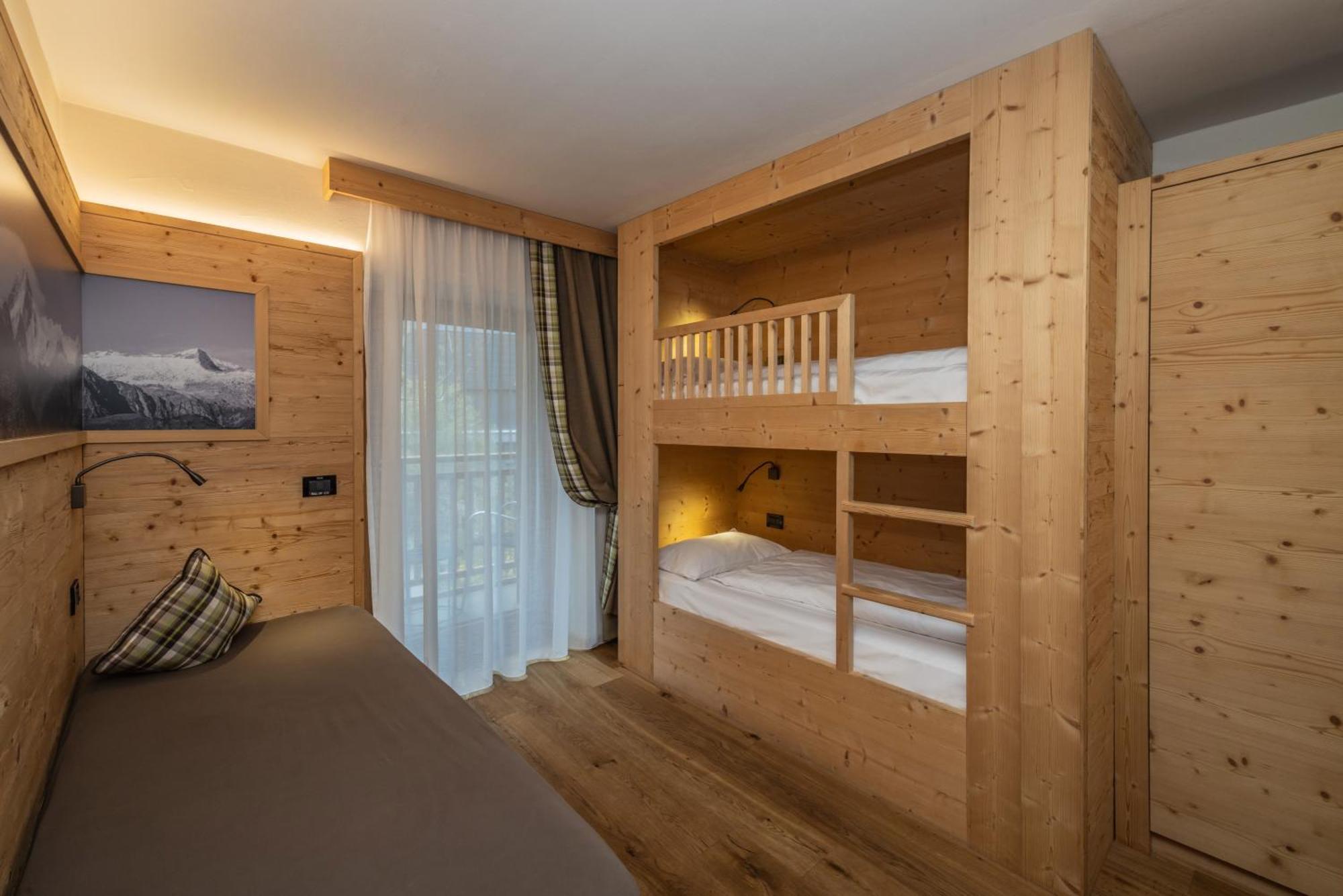 Ravelli Luxury Hotel 4*