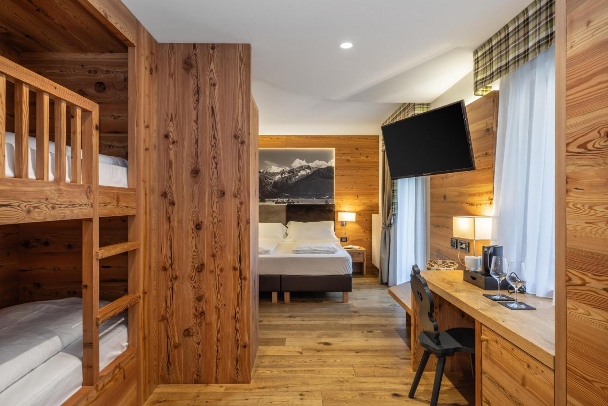 Ravelli Luxury Hotel 4*