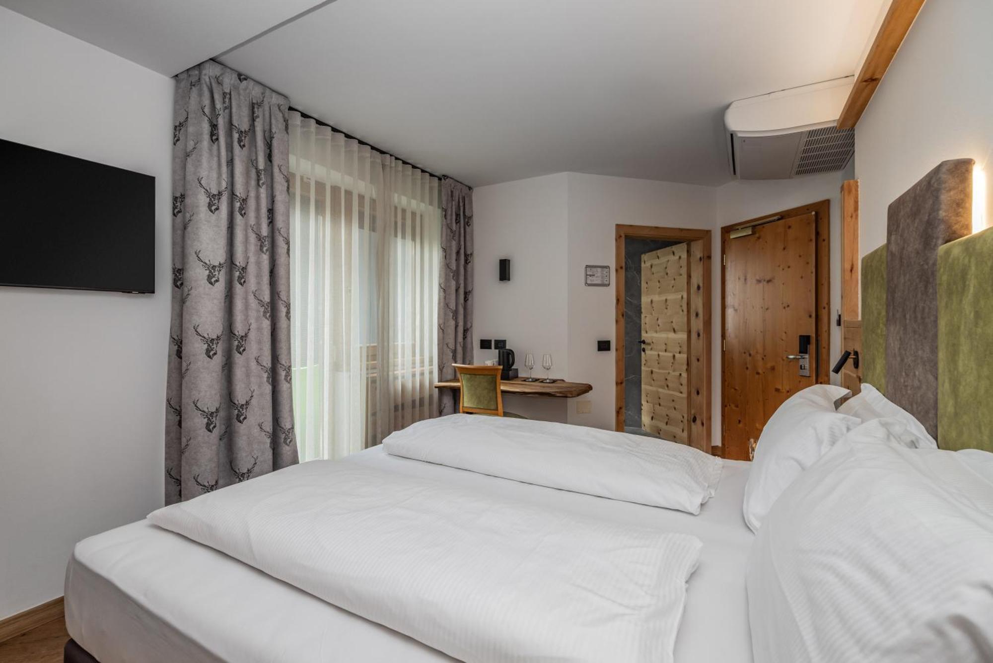 Ravelli Luxury Hotel 4*