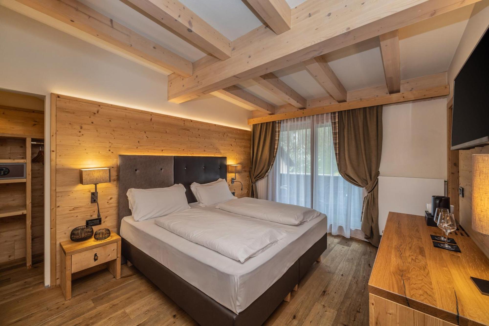 Ravelli Luxury Hotel