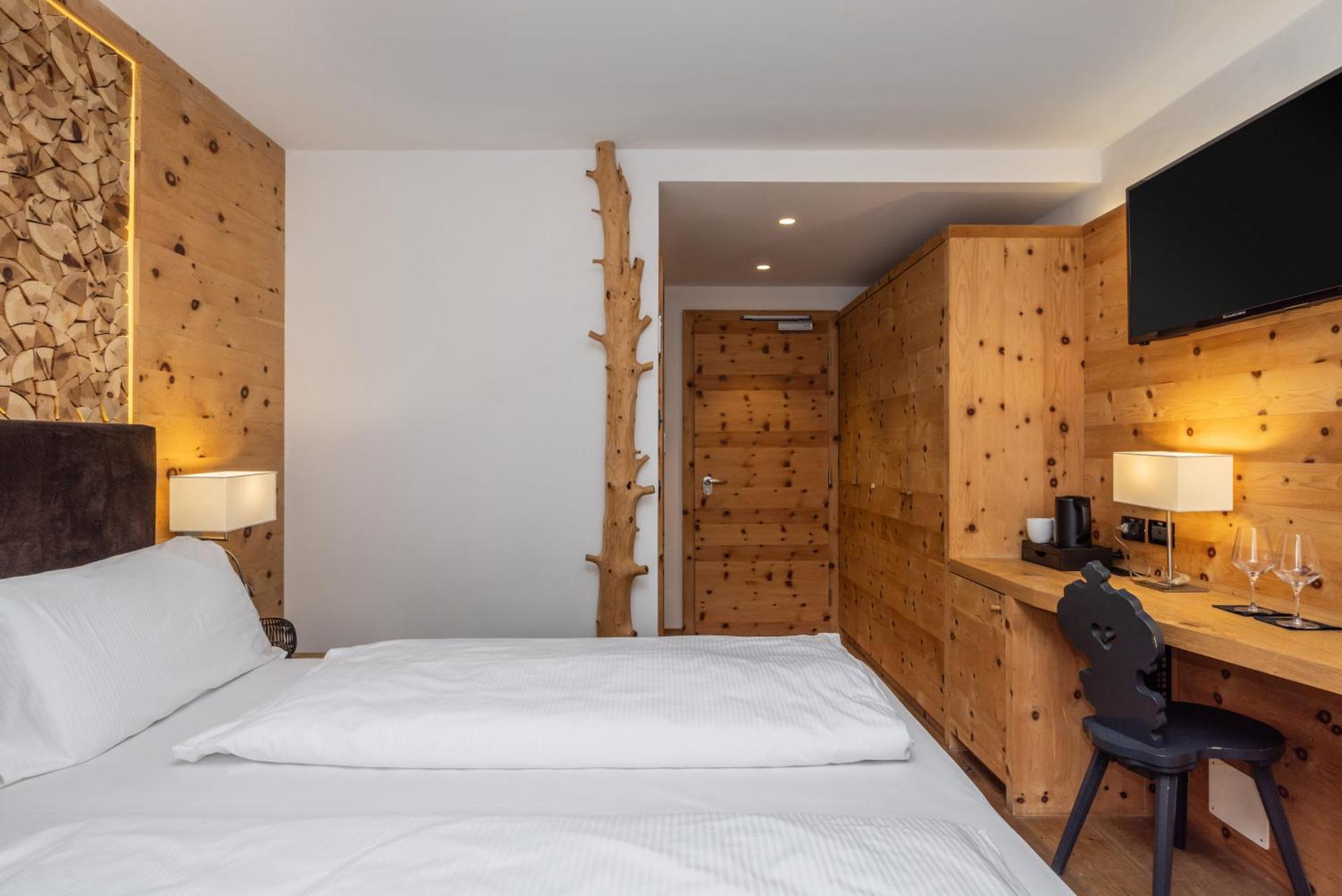 Ravelli Luxury Hotel 4*