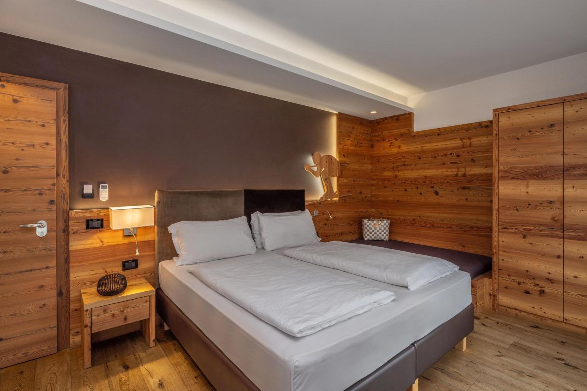 Ravelli Luxury Hotel 4*