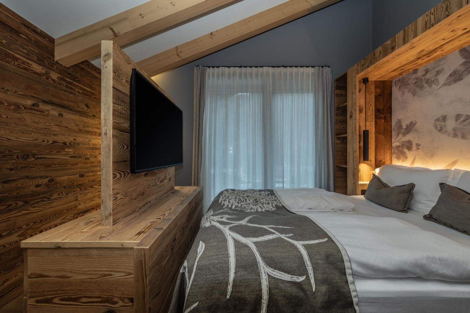 Ravelli Luxury Hotel